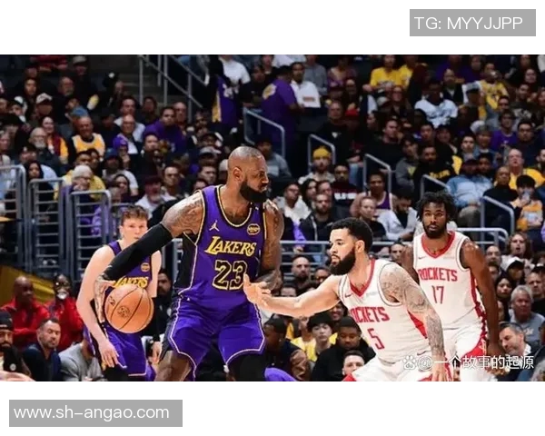 湖人险胜勇士！詹姆斯关键三分定乾坤，戴维斯空中接力暴扣&库里高难度三分对轰，里夫斯假投真传锁定胜局